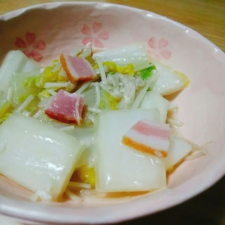 白菜とえのき茸とベーコンの塩麹炒め